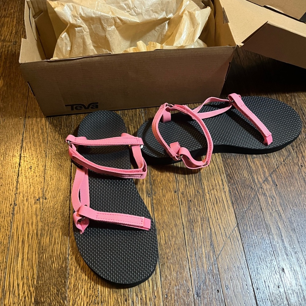 Teva universal Women's Pink and Black Sandals size 8